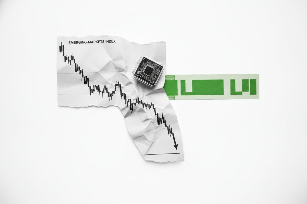 Emerging Markets Split: Chip Rout Hits Stocks, Currencies Steady on Dollar Weakness