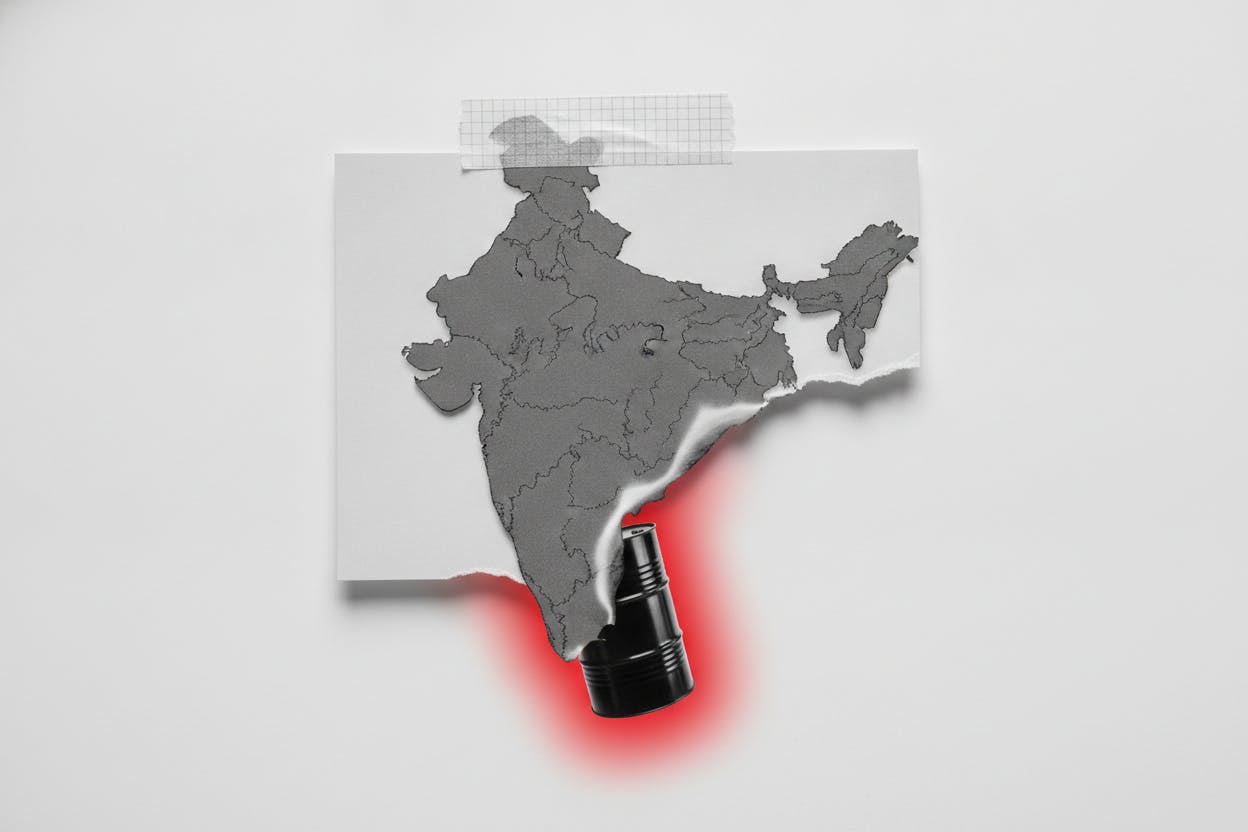 Indian Stocks Edge Up as IT Rebounds; Oil Stays Near $85 on Iran Strikes