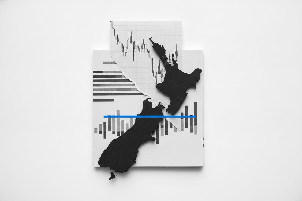 New Zealand Stocks Hold Steady as Wall Street Slips; RBNZ Rate Path in Focus
